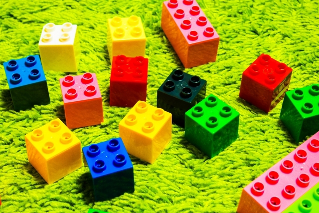 たくさんのブロックの画像