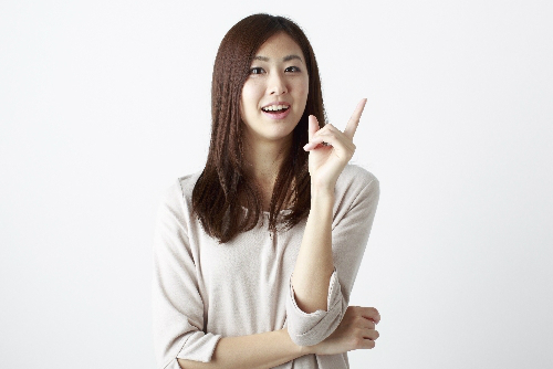 ハッとひらめいた女性の画像