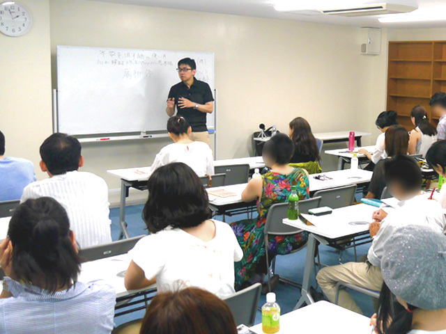開演中の講師の画像