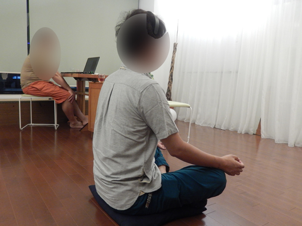 脳波測定中の男性