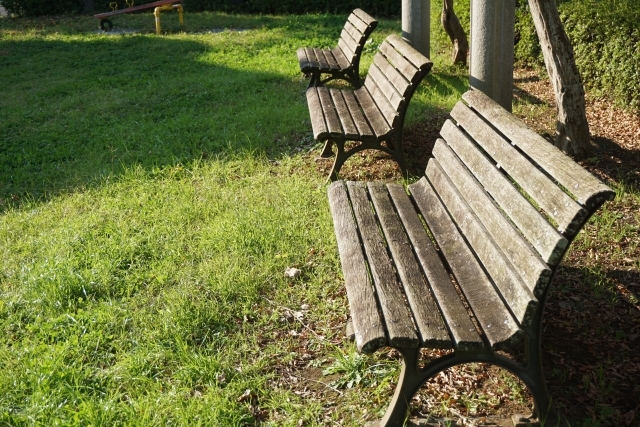 公園とベンチ