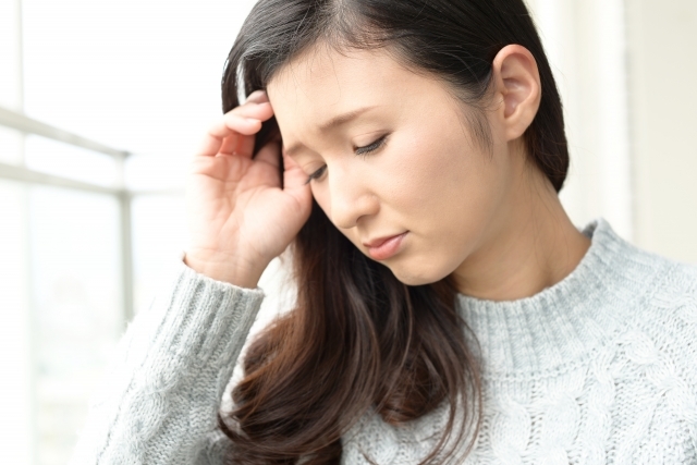 心配している女性