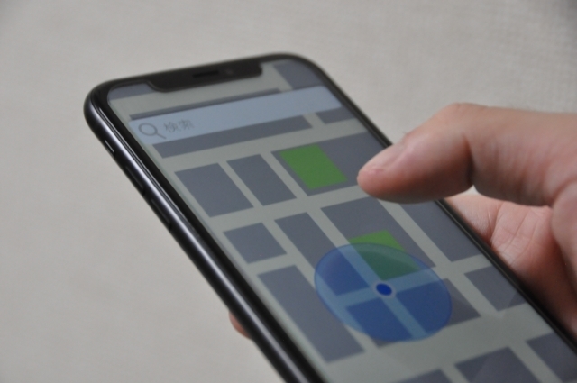 スマホに表示された地図